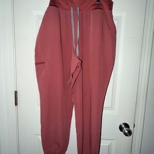 Figs Women's High Waisted Zamora Jogger Scrub Pant in Mauve